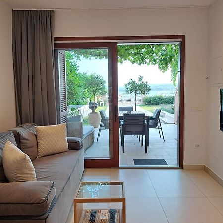 Apartments Villa Oliva Turanj Buitenkant foto