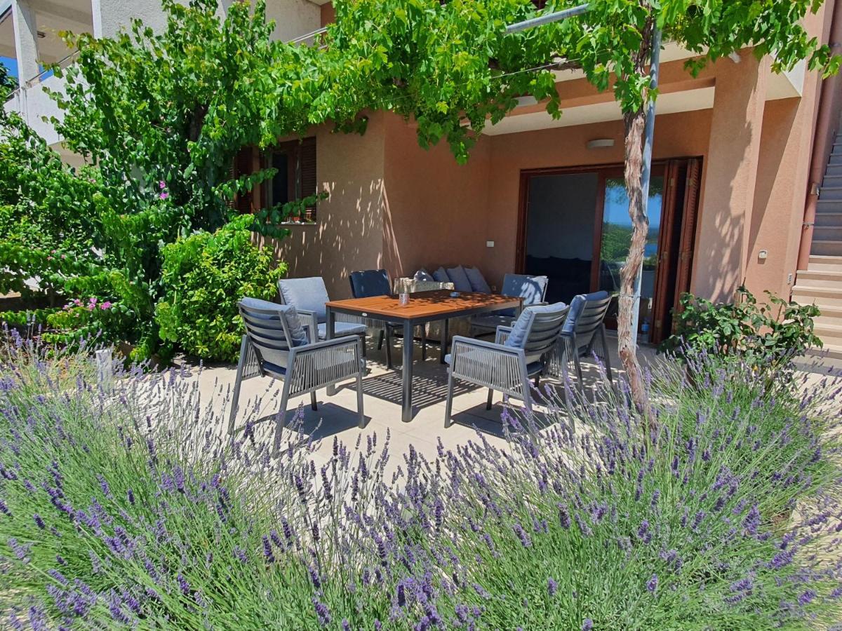 Apartments Villa Oliva Turanj Buitenkant foto