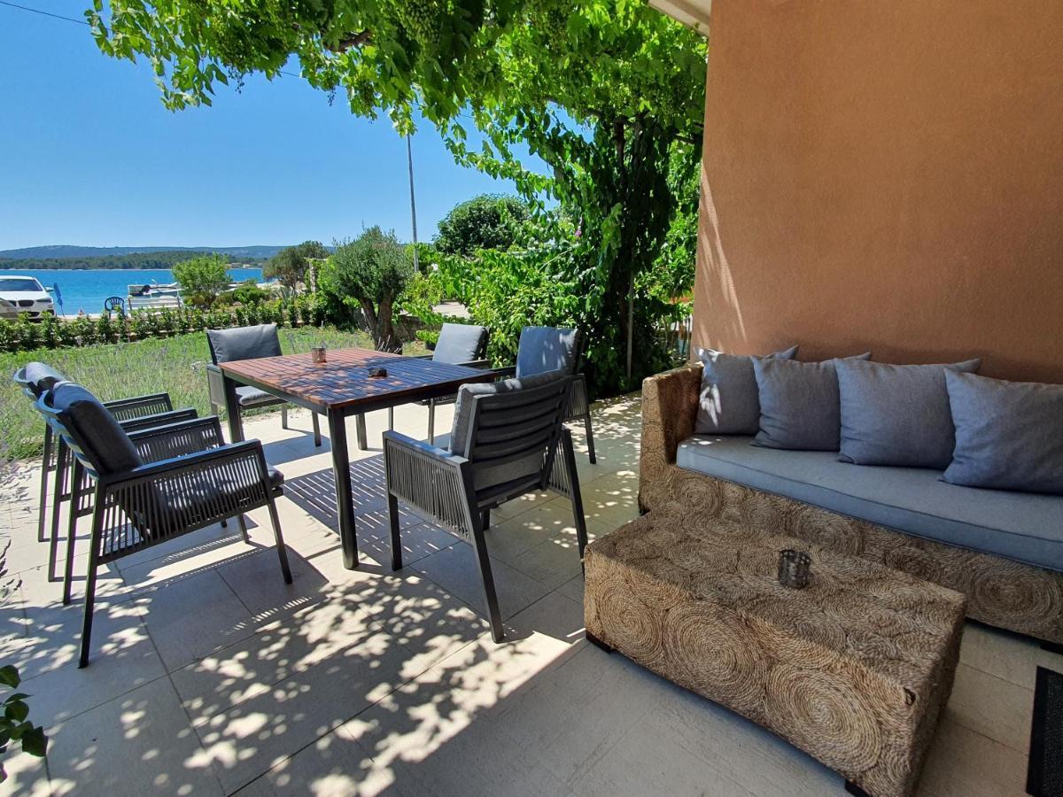 Apartments Villa Oliva Turanj Buitenkant foto
