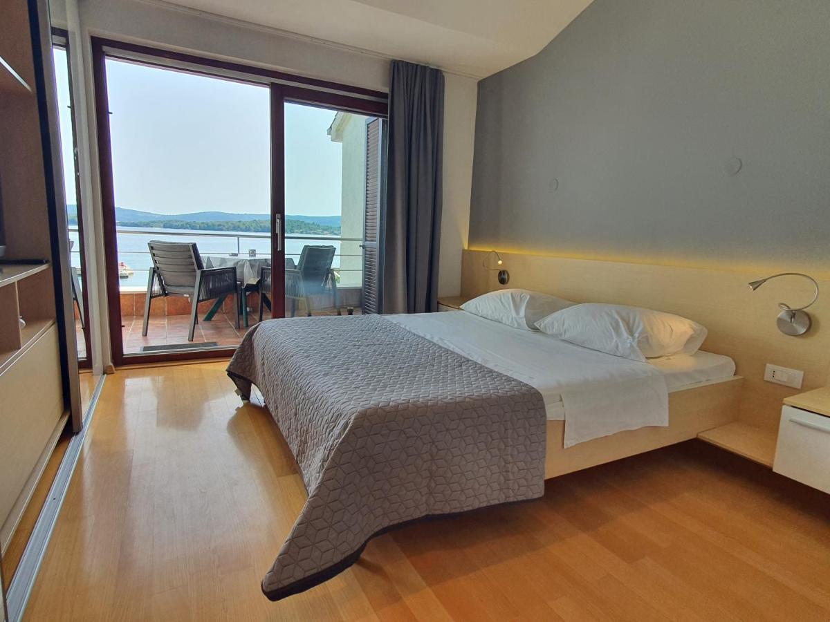 Apartments Villa Oliva Turanj Buitenkant foto