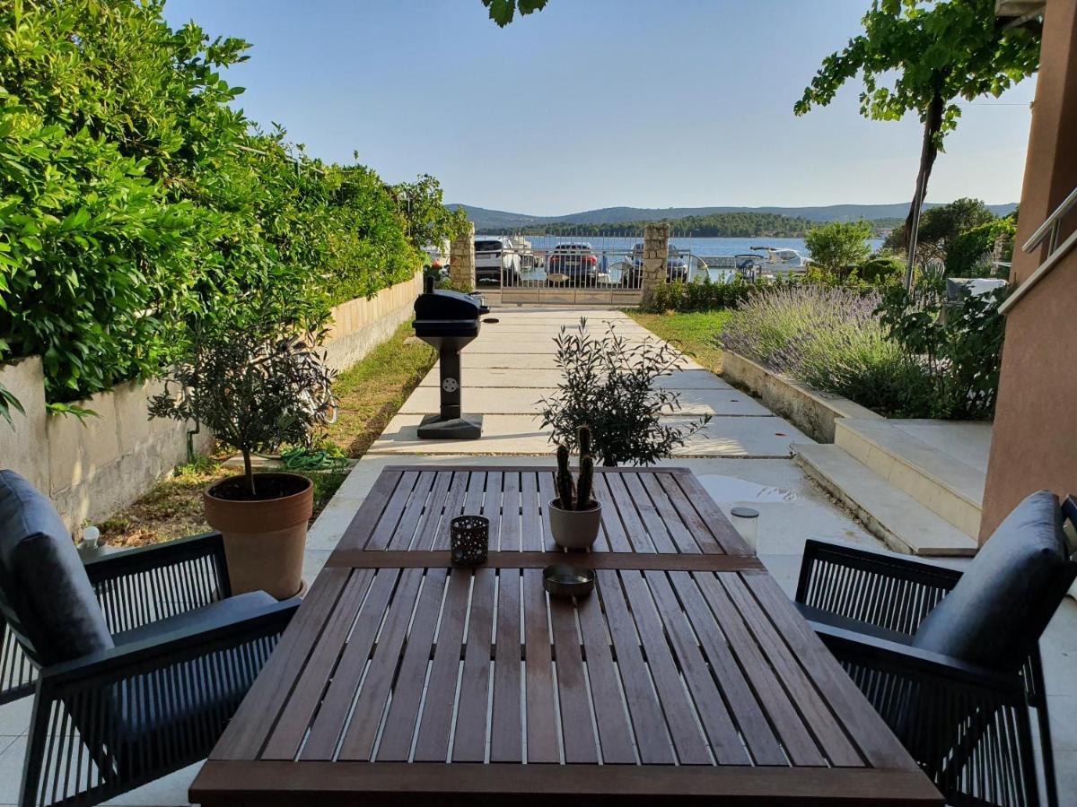 Apartments Villa Oliva Turanj Buitenkant foto
