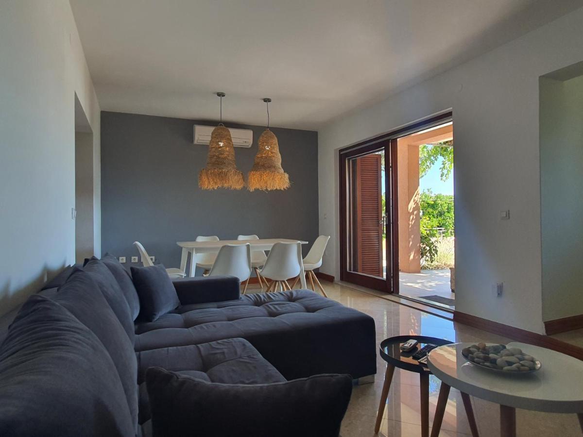 Apartments Villa Oliva Turanj Buitenkant foto
