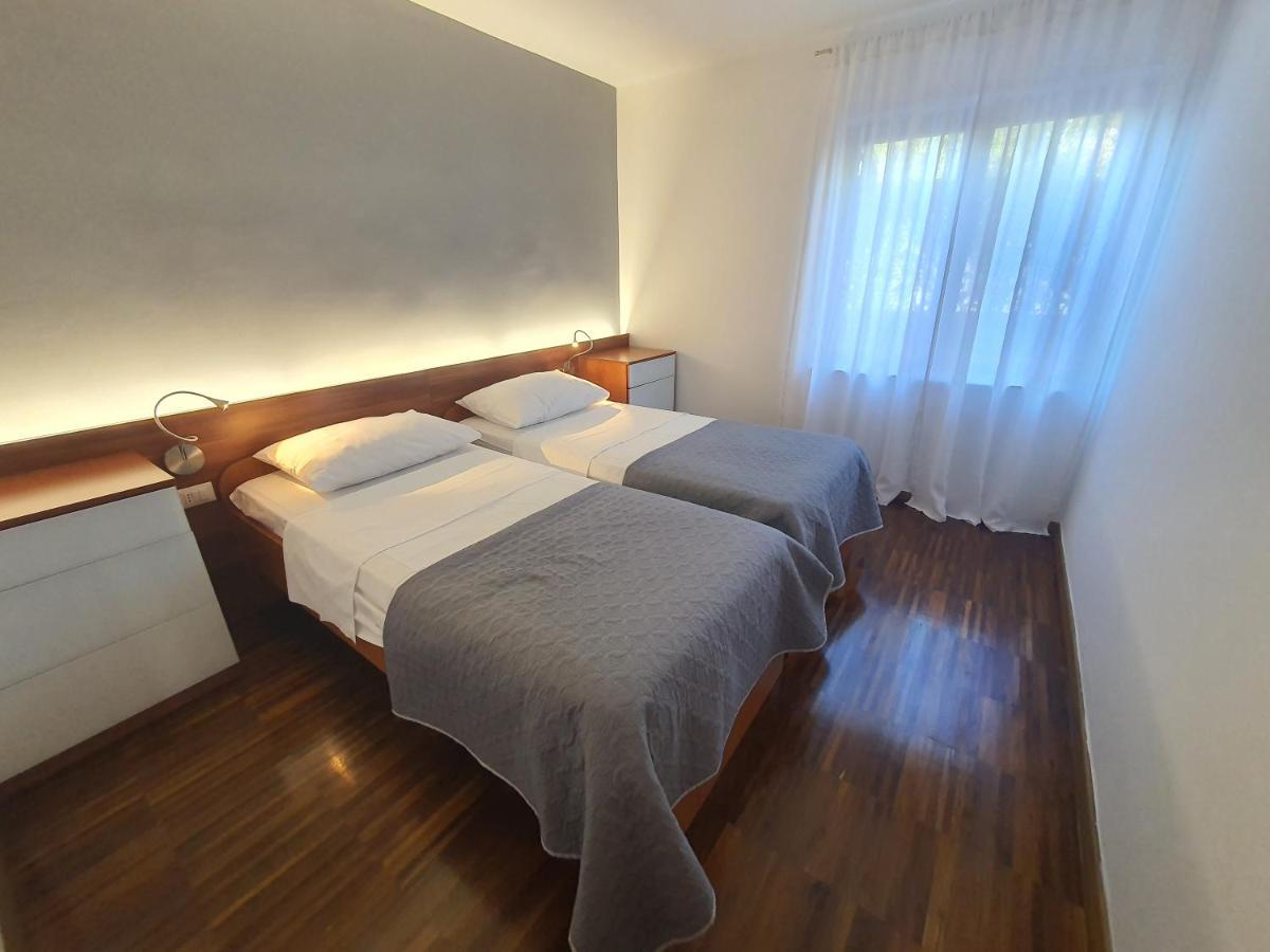 Apartments Villa Oliva Turanj Buitenkant foto