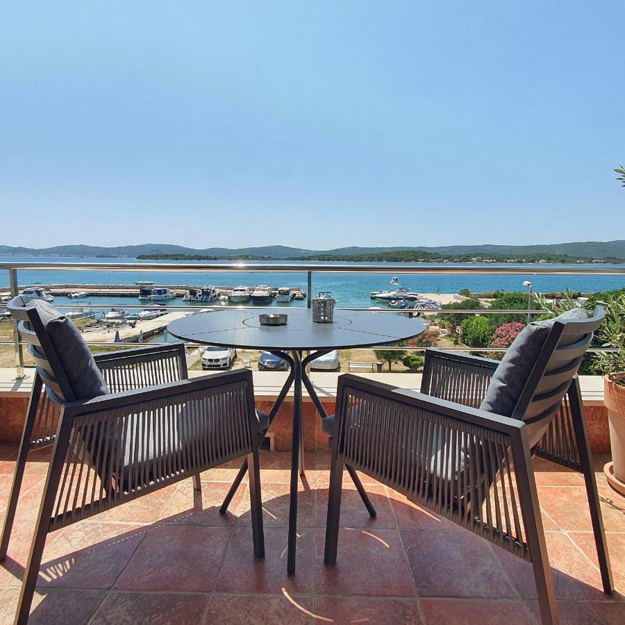 Apartments Villa Oliva Turanj Buitenkant foto