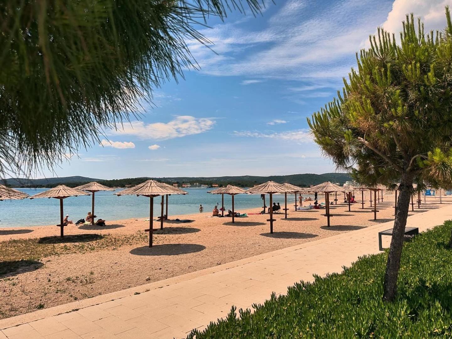 Apartments Villa Oliva Turanj Buitenkant foto