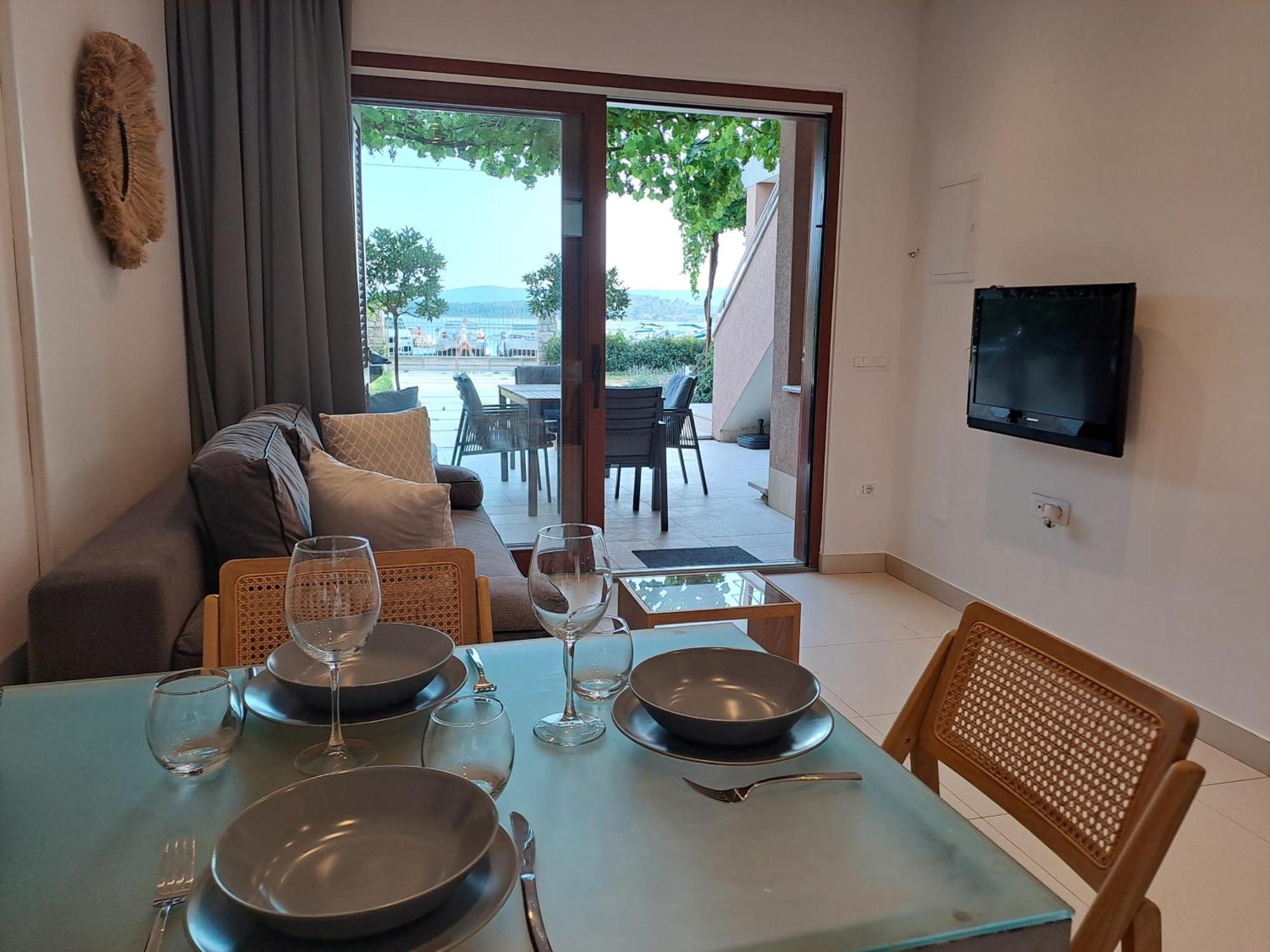 Apartments Villa Oliva Turanj Buitenkant foto