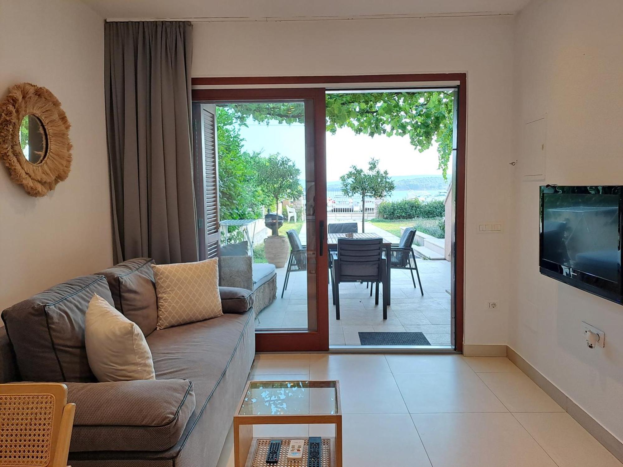 Apartments Villa Oliva Turanj Buitenkant foto