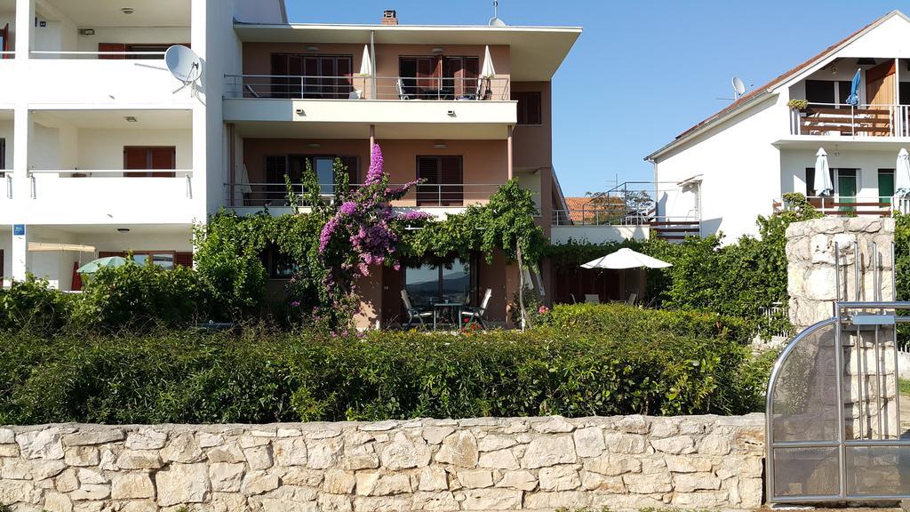 Apartments Villa Oliva Turanj Buitenkant foto