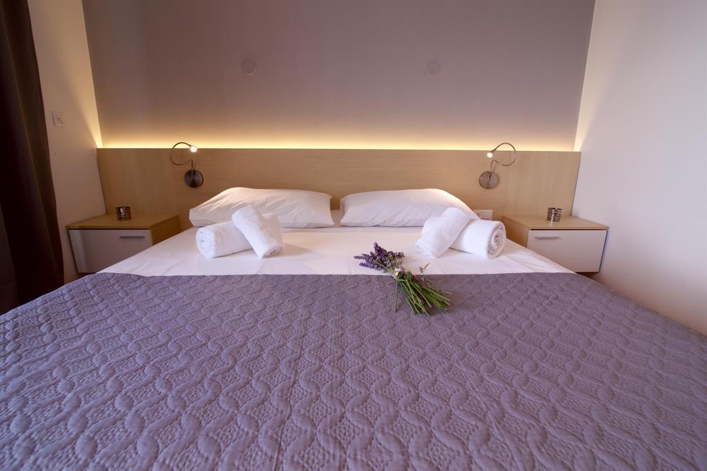 Apartments Villa Oliva Turanj Buitenkant foto