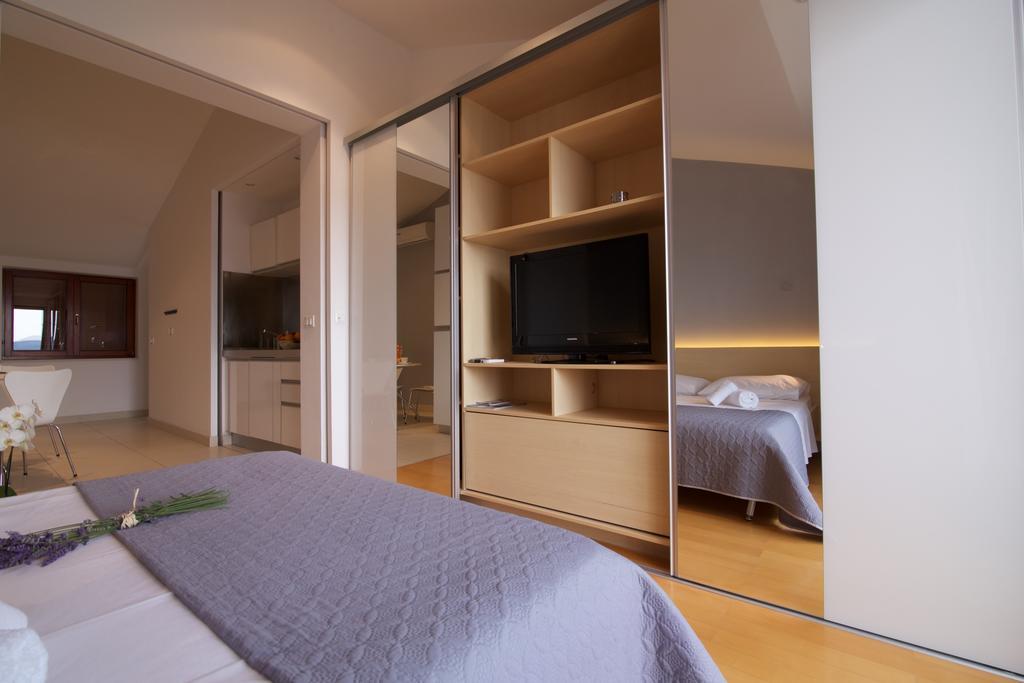 Apartments Villa Oliva Turanj Buitenkant foto