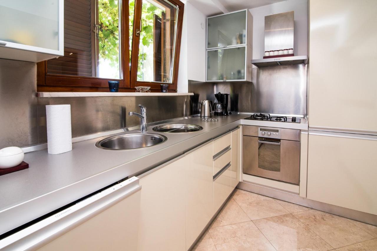Apartments Villa Oliva Turanj Buitenkant foto